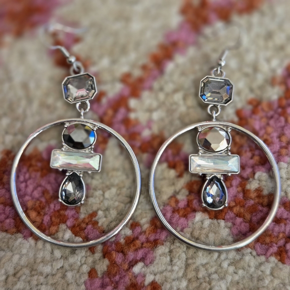 Mixed Jewelry Bag Of Earrings with Gold and Silver Tones - Picture 13 of 16